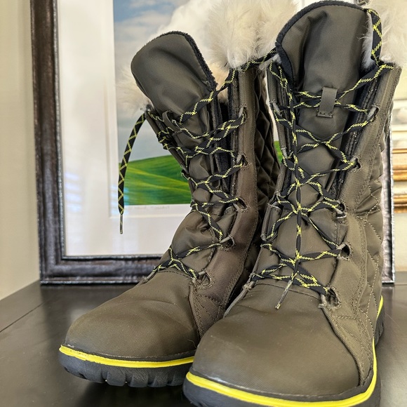 Sorel Cozy Cate Women’s Snow Boot 8 - Picture 1 of 6